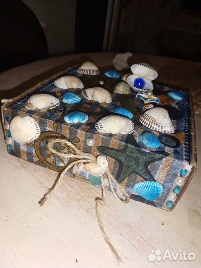 Подарочная коробка с ракушками