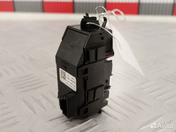 Кнопка аварийной сигнализации Mercedes-Benz