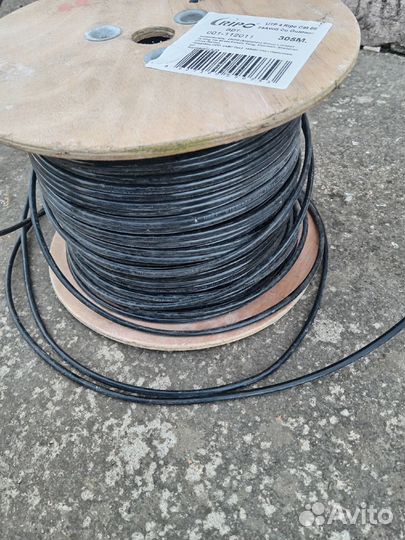 Уличный интернет-кабель