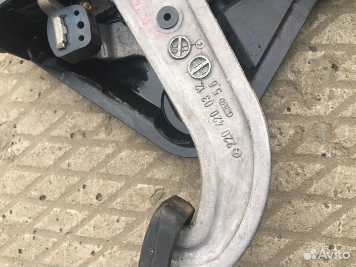 Педаль стояночного тормоза Mercedes W203 C200 111M