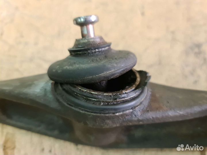 Передний нижний рычаг Mercedes W220