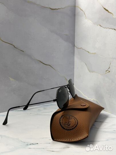 Солнцезащитные очки Ray Ban