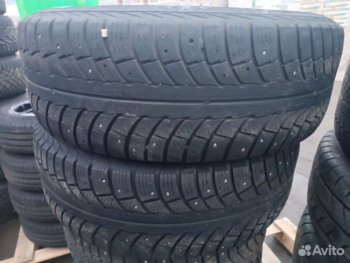 Gislaved Nord Frost 200 215/65 R16