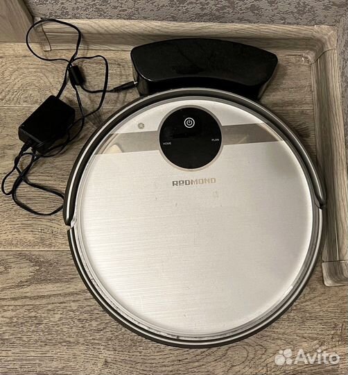 Робот-пылесос Redmond RV-R500