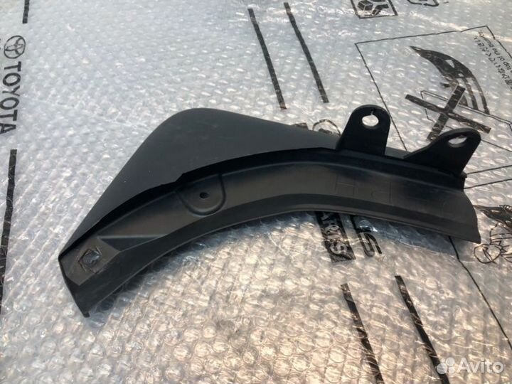 Брызговик задний правый Toyota Lc 300 2021-2023