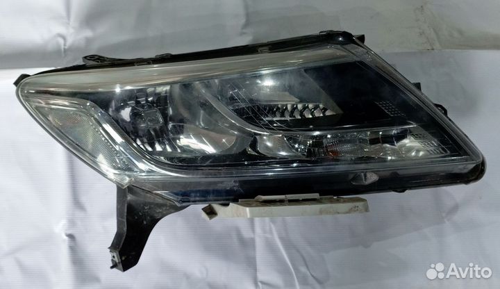 Фара правая Nissan Pathfinder r52