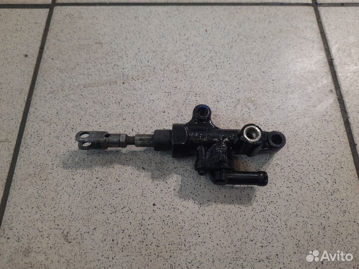 Задняя тормозная машинка Yamaha XT600Z Tenere