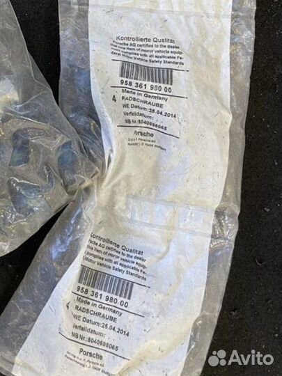 Болты колесные и секретки (черные) Porshe Cayenne