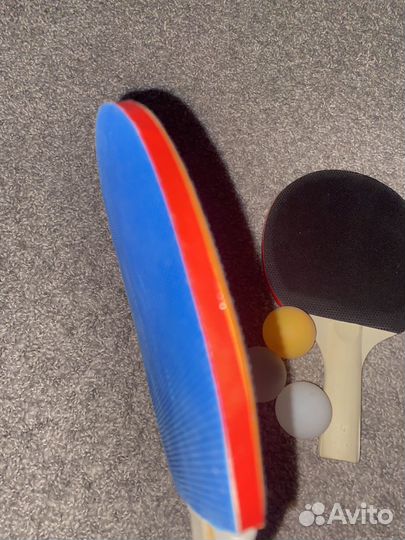 Теннисные ракетки и мячики