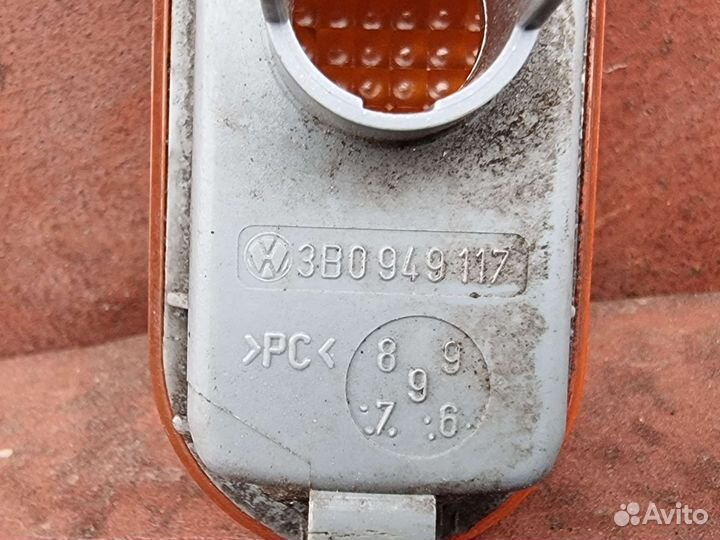 Повторитель поворота Пассат Б-5