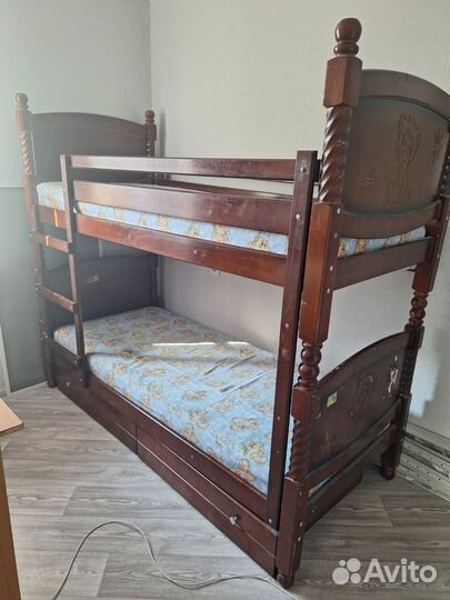 Кровать двухьярусная