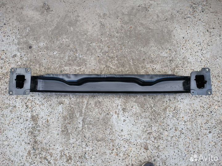 Усилитель бампера Volkswagen Tiguan I 2007-2016г