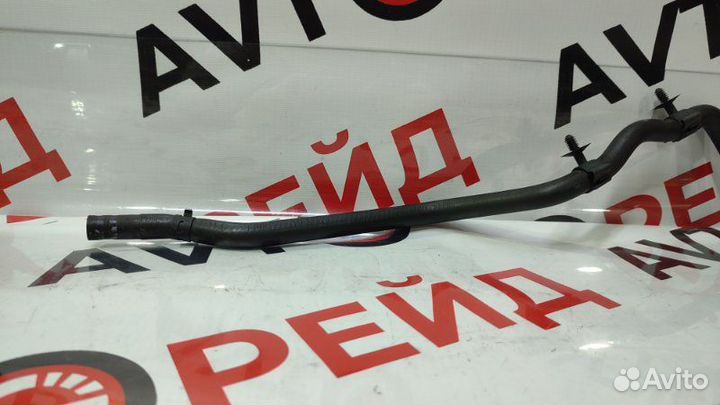 Патрубок системы охлаждения Volkswagen Passat 3C5