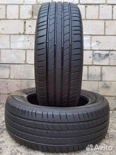 Kumho Ecsta HS51 215/60 R17 96H