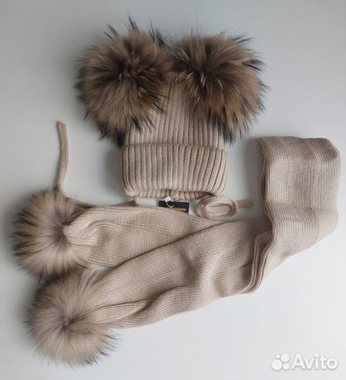 Новая шапка Чебурашка - два пумпона + шарф