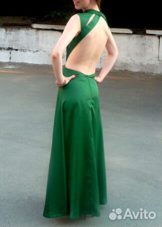 Вечернее атласное платье в пол с открытой спиной