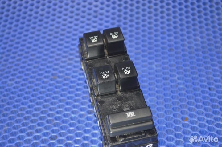 Блок управления стеклоподъемника Kia Ceed ED 2007-2012