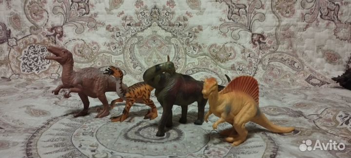 Динозавры игрушки