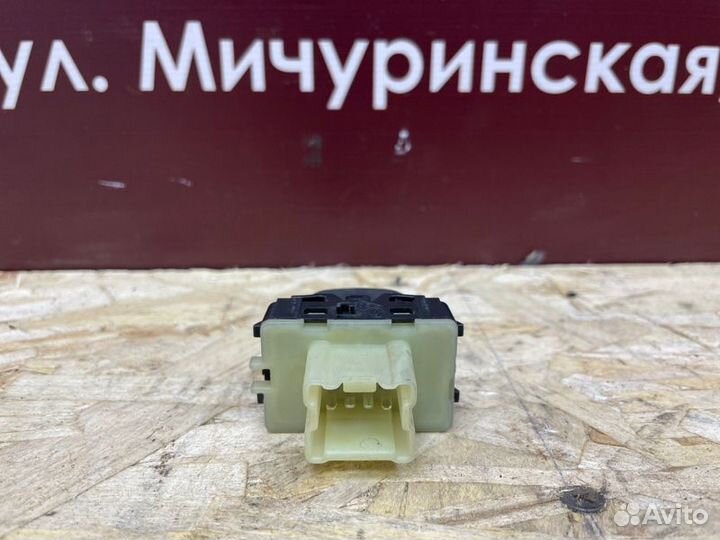 Кнопка стеклоподъемника Renault Logan