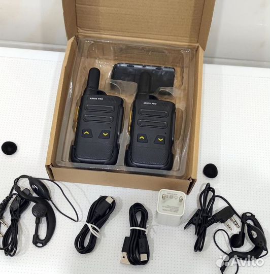 Рация с гарнитурой и наушником для работы