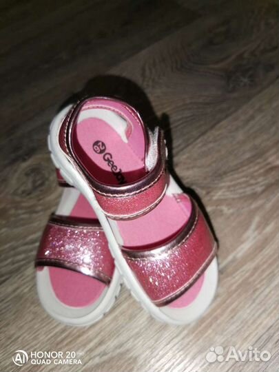 Босоножки для девочки 26 размер новые