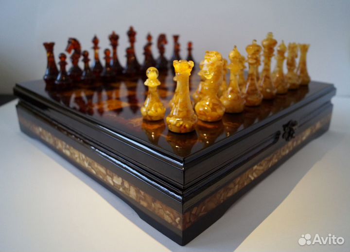 Шахматы из натурального янтаря