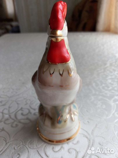 Статуэтка фарфоровая 