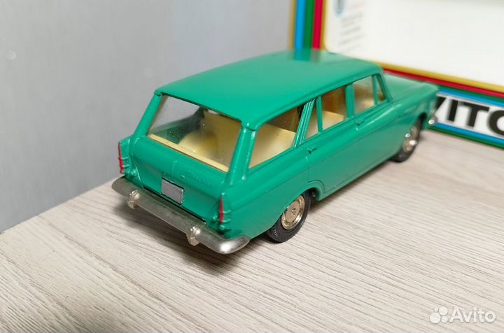 Модель автомобиля Москвич 427 А4