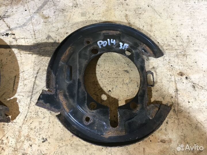 Задние тормозные щитки Chrysler Pacifica