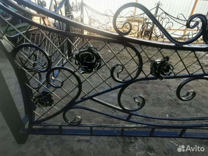 Оградки на кладбище