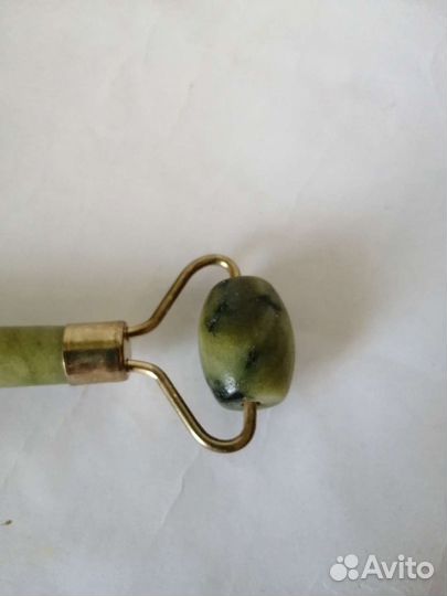 Нефритовый массажёр роллер