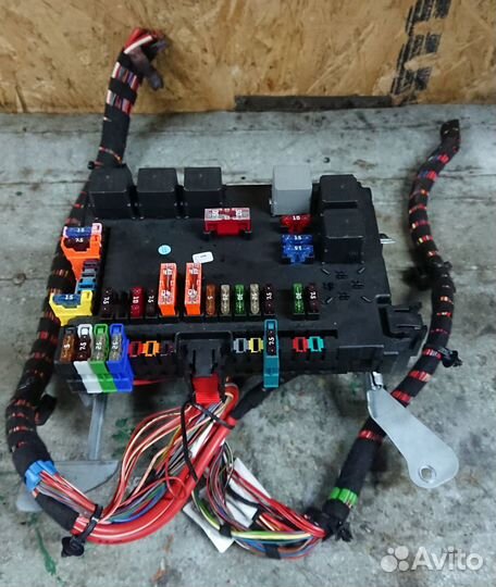 Блок предохранителей и реле задний Mercedes w221
