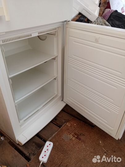 Холодильник либхер, под ремонт, или на запчасти