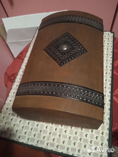 Деревянная шкатулка для украшений