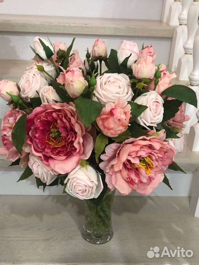 Розы силиконовые в вазах в имитации воды