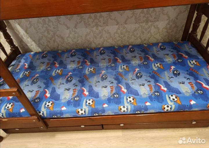 Продаётся двухярусная кровать