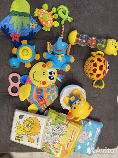 Набор игрушек для малышей