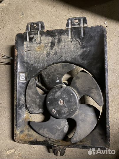 Вентилятор радиатора Mitsubishi carisma