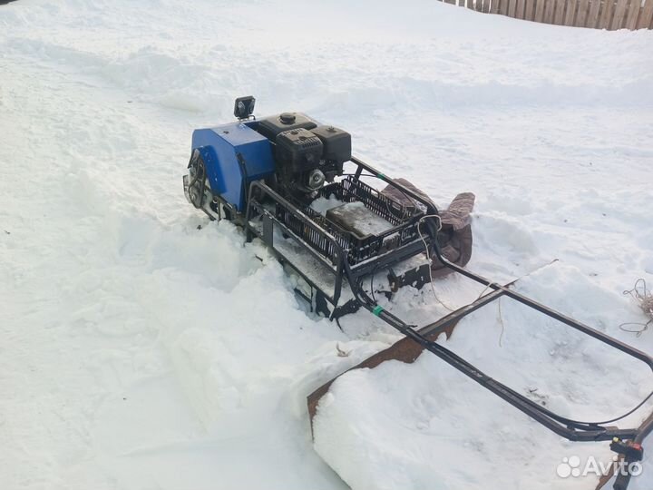 Мото буксировщик мужик