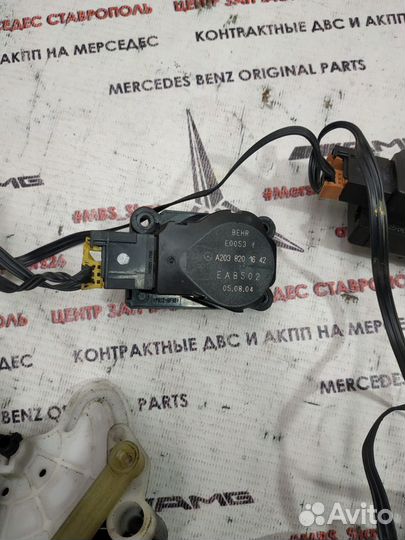 Моторчик заслонки печки w203 Mercedes