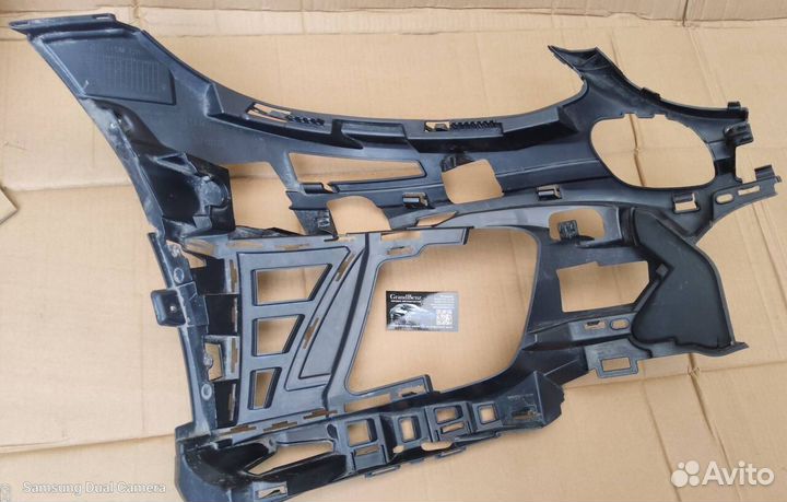 Кронштейн бампера Mercedes C-class