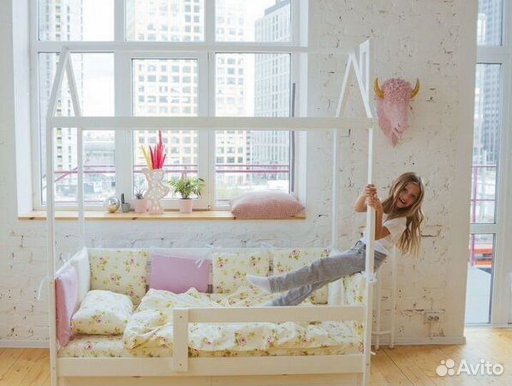 Кроватка детская с бортиком домик из натурального