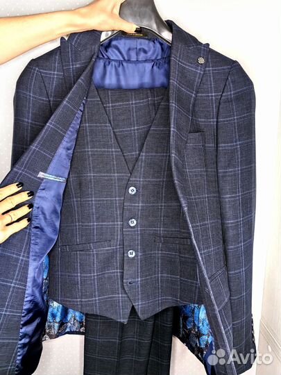 Мужской костюм тройка 42 размер