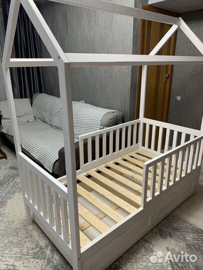 Продам кровать домик