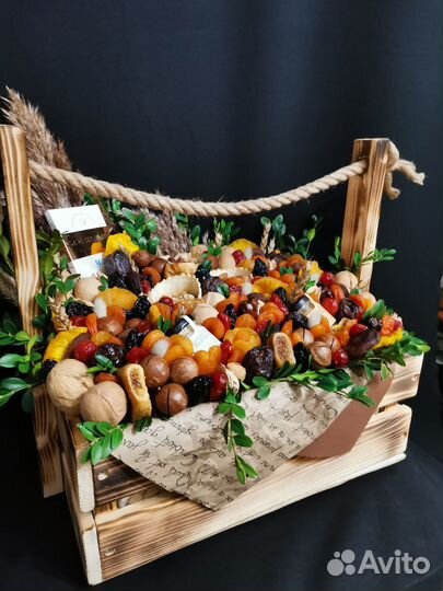 Подарочный ящик бокс с сухофруктами