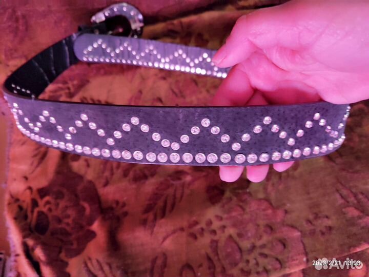 Ремень со стразами черный 105 см