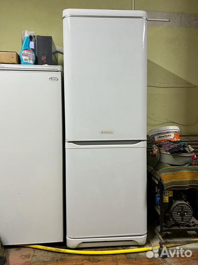 Холодильник Ariston б/у