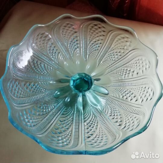 Ваза, фруктовница на ножке