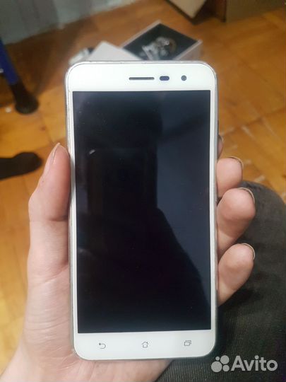 Asus ZenFone 3 ZE520KL, 3/32 ГБ