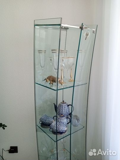 Этажерка стеклянная, закрытая Италия(выставка)